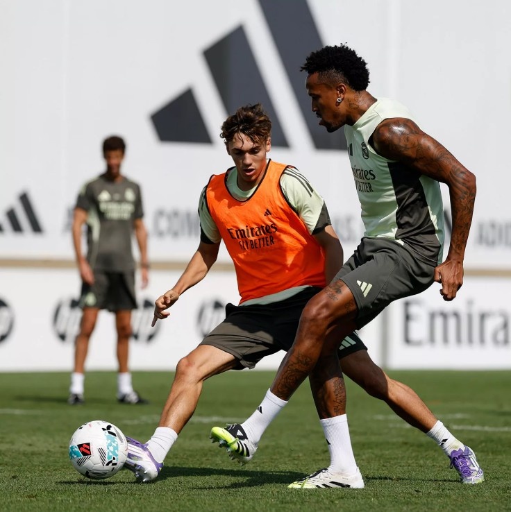 官方：皇马今日进行训练课，马斯坦托诺迎来加盟后首练