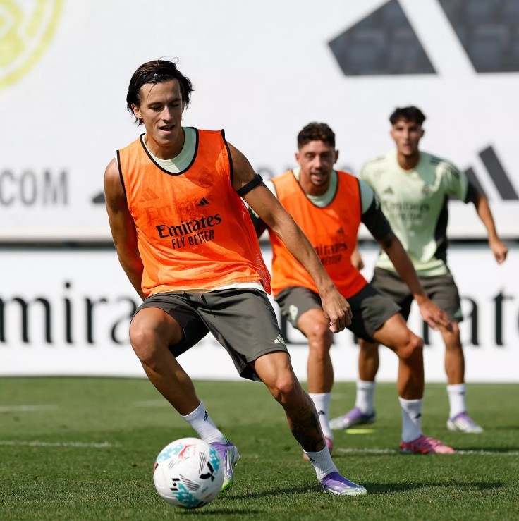 官方：皇马今日进行训练课，马斯坦托诺迎来加盟后首练